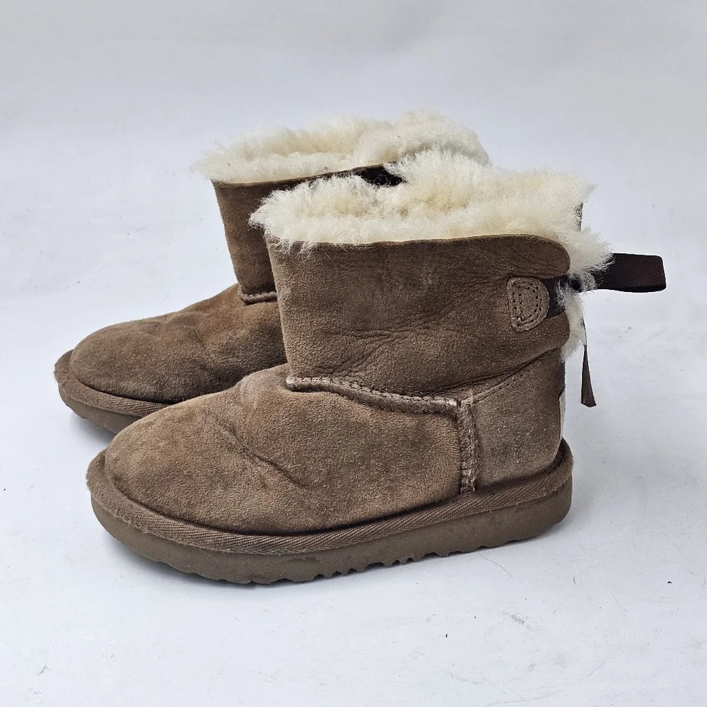 UGG Mini Bailey Bow II Suede Sheepskin Toddler Girls Chestnut Size 9
